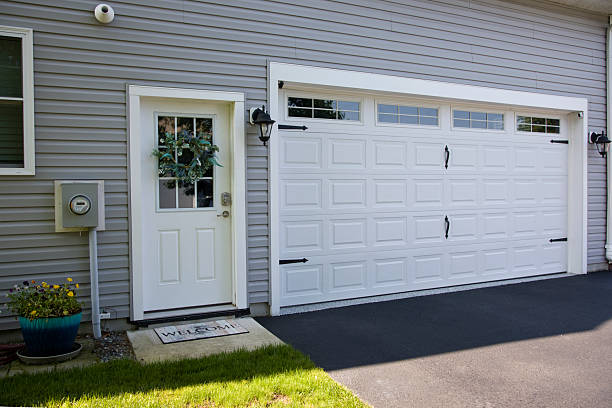 24/7 Emergency Garage Door Panel Replacement experts in West Dundee, IL